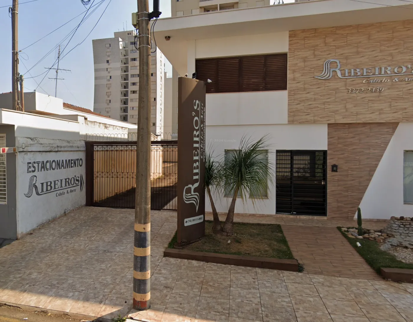 Estacionamento próprio do Ribeiro's Cabelo & Arte — vista 1